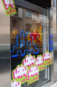 Invader 1000 - Galerie Le Feuvre - Parallèlement à l'expo de La Générale, Invader expose ses alias à la Galerie Le Feuvre, 164 rue du Faubourg Saint-Honoré 08è