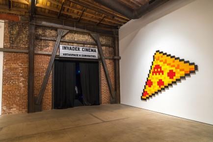 "Into the white cube" exposition de Invader à la galerie Over The Influence  - Los Angeles - du 18 novembre au 22 décembre 2018