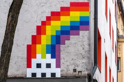 MUN_10 - Rainbow invader - Munich /// 50 pts