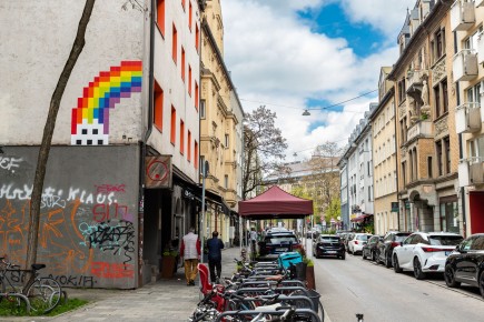 MUN_10 - Rainbow invader - Munich /// 50 pts
