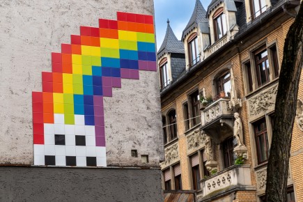 MUN_10 - Rainbow invader - Munich /// 50 pts