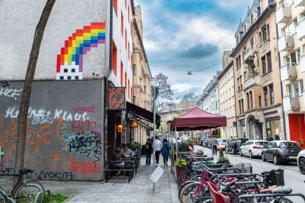MUN_10 - Rainbow invader - Munich /// 50 pts