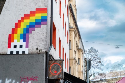 MUN_10 - Rainbow invader - Munich /// 50 pts
