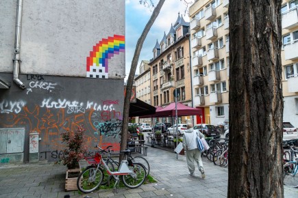 MUN_10 - Rainbow invader - Munich /// 50 pts