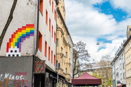 MUN_10 - Rainbow invader - Munich /// 50 pts