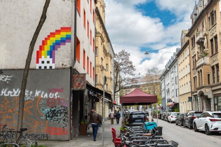 MUN_10 - Rainbow invader - Munich /// 50 pts