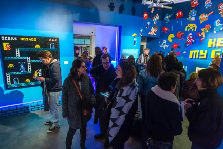 Vernissage le 25 janvier de "Hello my game is..." exposition d'Invader au Musée en herbe du 26 janvier au 3 septembre 2017