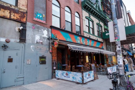 NY-154 - Cheers - Nolita - Manhattan - New York /// 40 pts