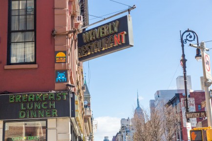 NY-168 - Burger time - Greenwich Village - Manhattan - New York /// 40 pts