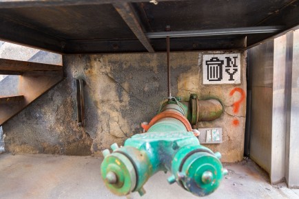 NY-187 - Trash - Chelsea - Manhattan - New York /// 30 pts