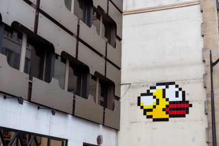 PA-1089 - Flappy Bird - Quartier Saint-Philippe-du-Roule 08è /// 100 pts