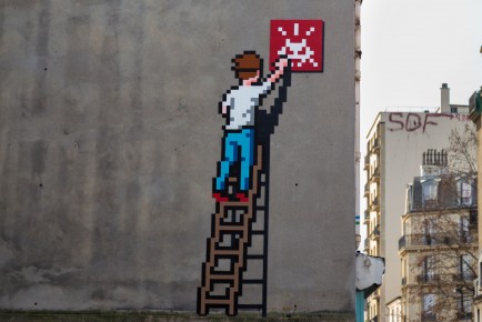 PA-1336 - Invader at work - Quartier Nation - Alexandre Dumas 11è /// 100 pts