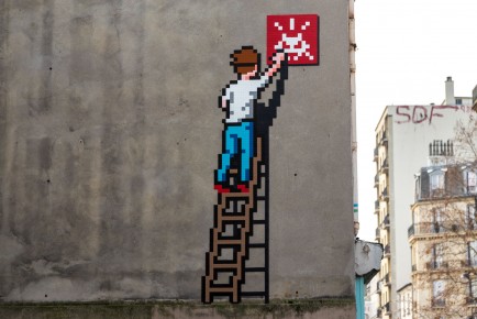 PA-1336 - Invader at work - Quartier Nation - Alexandre Dumas 11è /// 100 pts