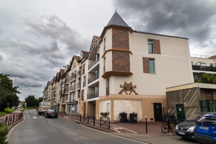 PA-1467 - Another brick in the wall - Villiers-sur-Marne (94) /// 50 pts