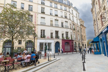 PA-1515 - Red ring - Quartier Saint-Germain l'Auxerrois 01er /// 30 pts