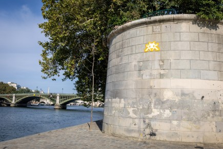 PA-1516 - Yellow ring - Bord de Seine - Quartier des Îles 04è /// 30 pts