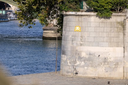 PA-1516 - Yellow ring - Bord de Seine - Quartier des Îles 04è /// 30 pts