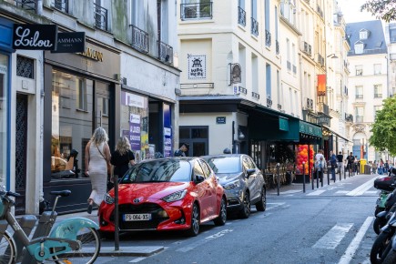 PA-1518 - Cut it - Quartier Saint-Germain des Prés 06è /// 40 pts
