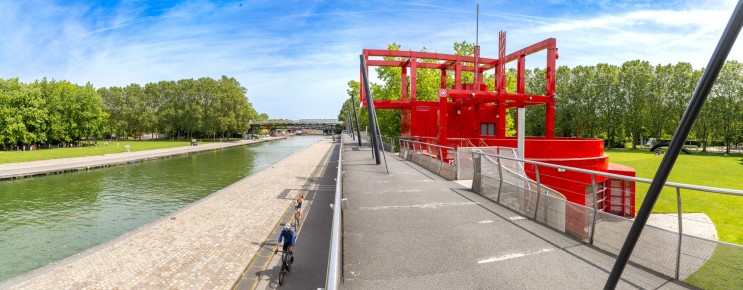 PA-1579 - Invasion Folie P5 - Canal de l'Ourcq - Quartier du Bassin de la Villette 19è /// 30 pts