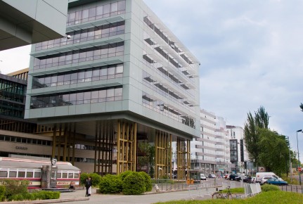 PA-758 - Devant Canal+ - Boulogne-Billancourt /// 50 pts