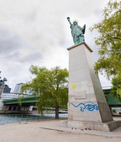 PA-969 - Quartier Auteuil Nord 16è - Sur le socle de la Statue de la Liberté /// 30 pts