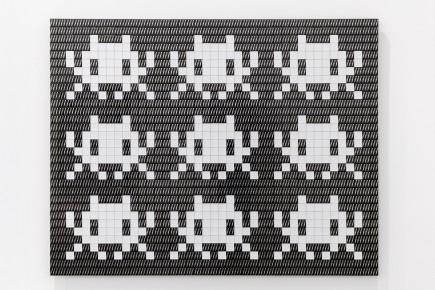 "Triple Trouble" exposition de Invader, Shepard Fairey et Damien Hirst à la Newport Street Gallery du 10 octobre 2025 au 29 mars 2026