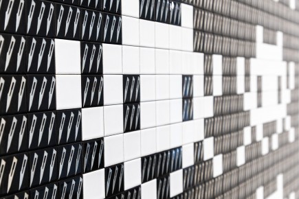 "Triple Trouble" exposition de Invader, Shepard Fairey et Damien Hirst à la Newport Street Gallery du 10 octobre 2025 au 29 mars 2026