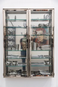 "Triple Trouble" exposition de Invader, Shepard Fairey et Damien Hirst à la Newport Street Gallery du 10 octobre 2025 au 29 mars 2026