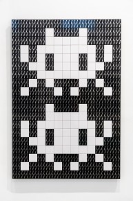 "Triple Trouble" exposition de Invader, Shepard Fairey et Damien Hirst à la Newport Street Gallery du 10 octobre 2025 au 29 mars 2026