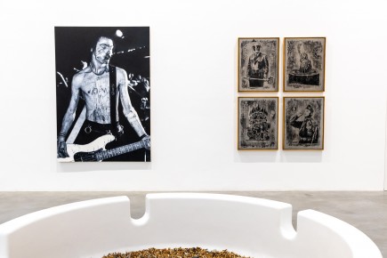 "Triple Trouble" exposition de Invader, Shepard Fairey et Damien Hirst à la Newport Street Gallery du 10 octobre 2025 au 29 mars 2026