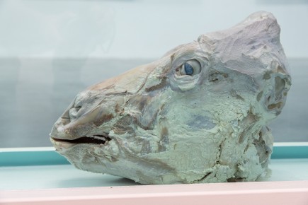 "Triple Trouble" exposition de Invader, Shepard Fairey et Damien Hirst à la Newport Street Gallery du 10 octobre 2025 au 29 mars 2026