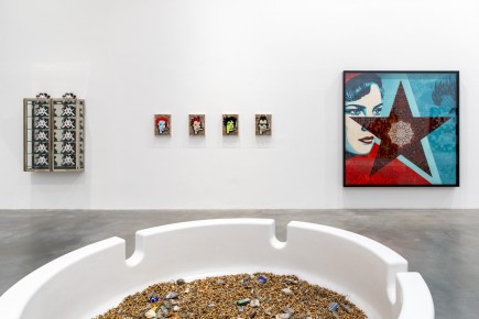 "Triple Trouble" exposition de Invader, Shepard Fairey et Damien Hirst à la Newport Street Gallery du 10 octobre 2025 au 29 mars 2026