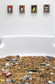 "Triple Trouble" exposition de Invader, Shepard Fairey et Damien Hirst à la Newport Street Gallery du 10 octobre 2025 au 29 mars 2026