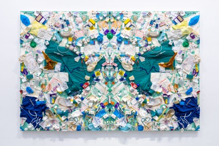 "Triple Trouble" exposition de Invader, Shepard Fairey et Damien Hirst à la Newport Street Gallery du 10 octobre 2025 au 29 mars 2026