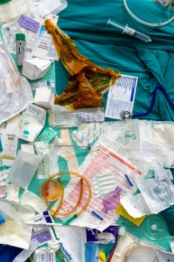 "Triple Trouble" exposition de Invader, Shepard Fairey et Damien Hirst à la Newport Street Gallery du 10 octobre 2025 au 29 mars 2026