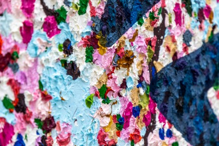 "Triple Trouble" exposition de Invader, Shepard Fairey et Damien Hirst à la Newport Street Gallery du 10 octobre 2025 au 29 mars 2026