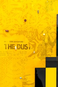 "Triple Trouble" exposition de Invader, Shepard Fairey et Damien Hirst à la Newport Street Gallery du 10 octobre 2025 au 29 mars 2026