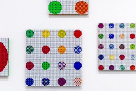 "Triple Trouble" exposition de Invader, Shepard Fairey et Damien Hirst à la Newport Street Gallery du 10 octobre 2025 au 29 mars 2026