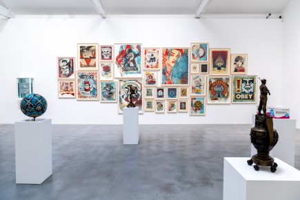 "Triple Trouble" exposition de Invader, Shepard Fairey et Damien Hirst à la Newport Street Gallery du 10 octobre 2025 au 29 mars 2026