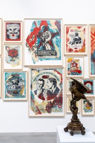 "Triple Trouble" exposition de Invader, Shepard Fairey et Damien Hirst à la Newport Street Gallery du 10 octobre 2025 au 29 mars 2026