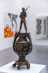 "Triple Trouble" exposition de Invader, Shepard Fairey et Damien Hirst à la Newport Street Gallery du 10 octobre 2025 au 29 mars 2026