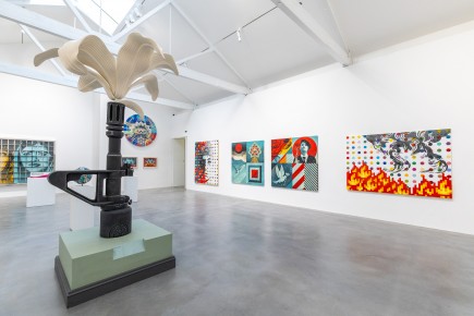 "Triple Trouble" exposition de Invader, Shepard Fairey et Damien Hirst à la Newport Street Gallery du 10 octobre 2025 au 29 mars 2026