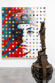 "Triple Trouble" exposition de Invader, Shepard Fairey et Damien Hirst à la Newport Street Gallery du 10 octobre 2025 au 29 mars 2026