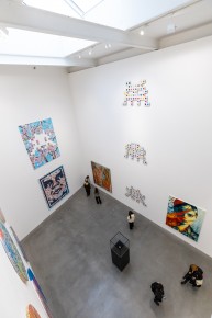 "Triple Trouble" exposition de Invader, Shepard Fairey et Damien Hirst à la Newport Street Gallery du 10 octobre 2025 au 29 mars 2026