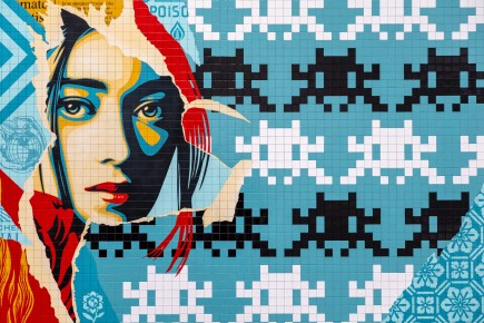 "Triple Trouble" exposition de Invader, Shepard Fairey et Damien Hirst à la Newport Street Gallery du 10 octobre 2025 au 29 mars 2026