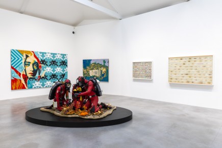"Triple Trouble" exposition de Invader, Shepard Fairey et Damien Hirst à la Newport Street Gallery du 10 octobre 2025 au 29 mars 2026