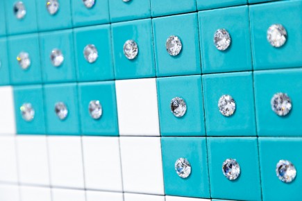 "Triple Trouble" exposition de Invader, Shepard Fairey et Damien Hirst à la Newport Street Gallery du 10 octobre 2025 au 29 mars 2026