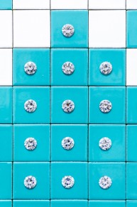 "Triple Trouble" exposition de Invader, Shepard Fairey et Damien Hirst à la Newport Street Gallery du 10 octobre 2025 au 29 mars 2026