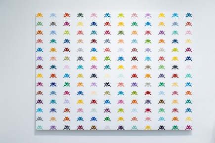 "Triple Trouble" exposition de Invader, Shepard Fairey et Damien Hirst à la Newport Street Gallery du 10 octobre 2025 au 29 mars 2026