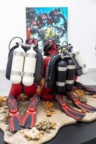 "Triple Trouble" exposition de Invader, Shepard Fairey et Damien Hirst à la Newport Street Gallery du 10 octobre 2025 au 29 mars 2026